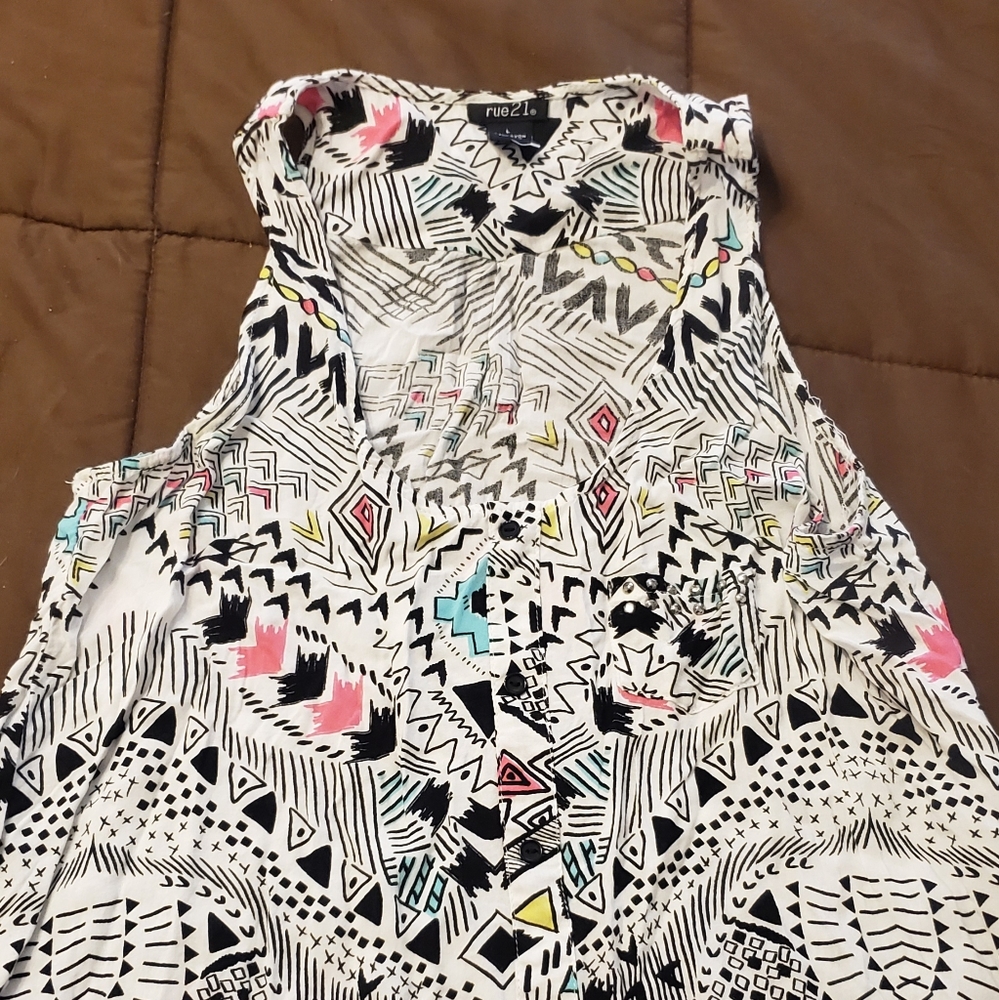 Rue 21 Detailed print blouse